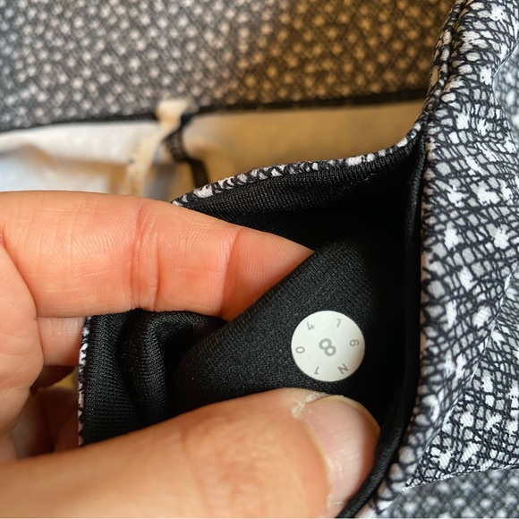 Lululemon Wunder Under Crop III - Frozen Fizz White Black - Picture 9 of 12